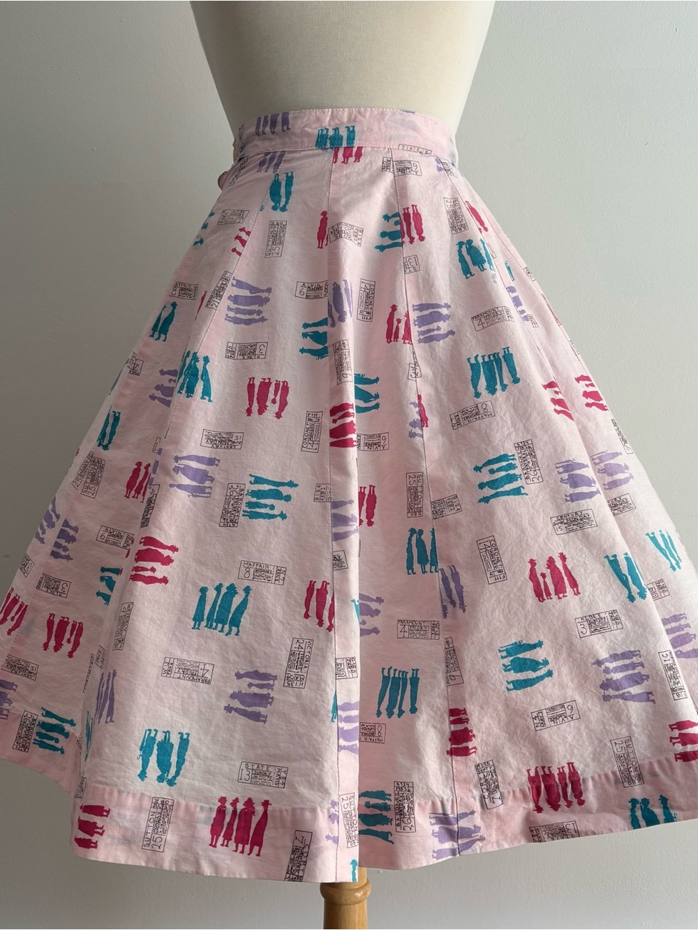 Vintage 1950s Pink Theatre Ticket & Silhouette Novelty Print Skirt /  24 waist